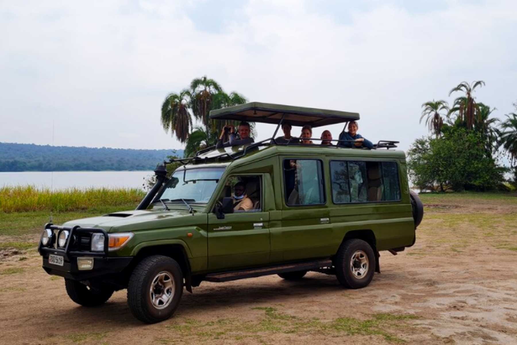 8-days-rwanda-wildlife-chimpanzee-trekking-adventure-safari