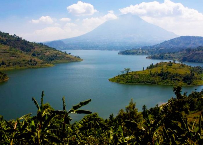 twin-lakes-rwanda-a-tranquil-boat-ride-experience