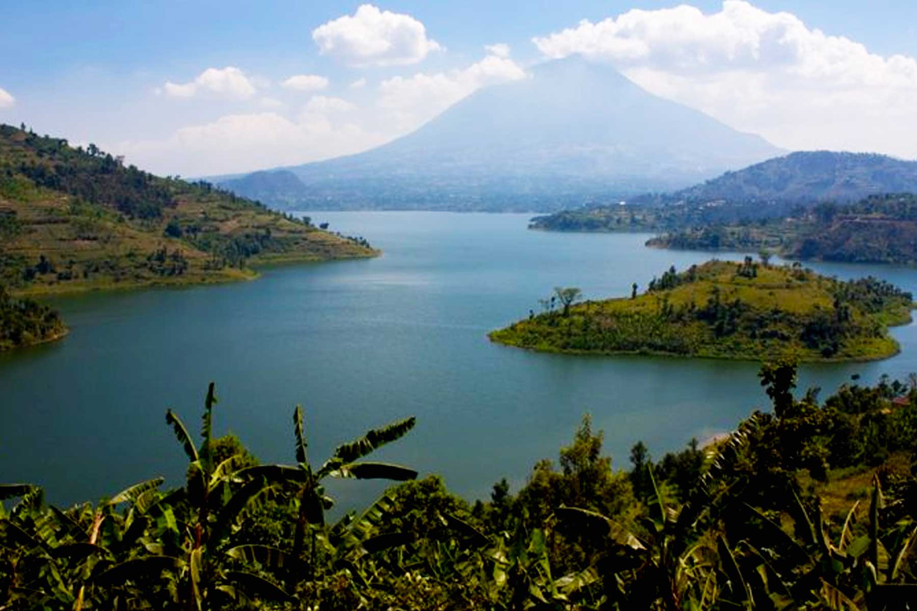 twin-lakes-rwanda-a-tranquil-boat-ride-experience