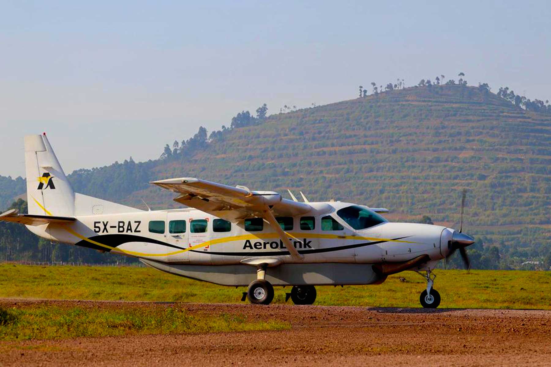 fly-uganda-safaris